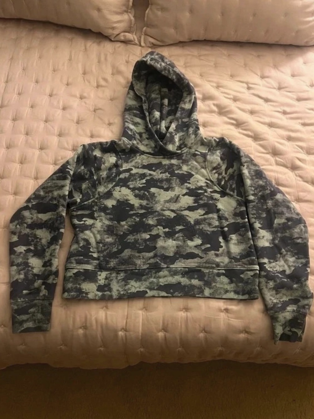 Lululemon Women's Camouflage Hooded Pullover Sweater